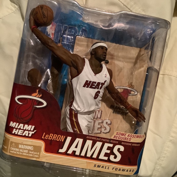 Lebron James action figure - Picture 1 of 3